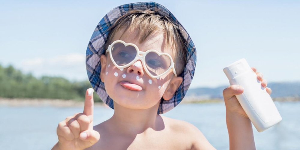 چه نوع ضد آفتابی برای کودکان مناسب است؟